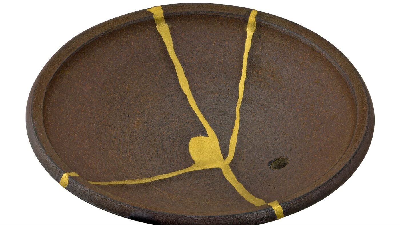 A bowl repaired with gold kintsugi seams